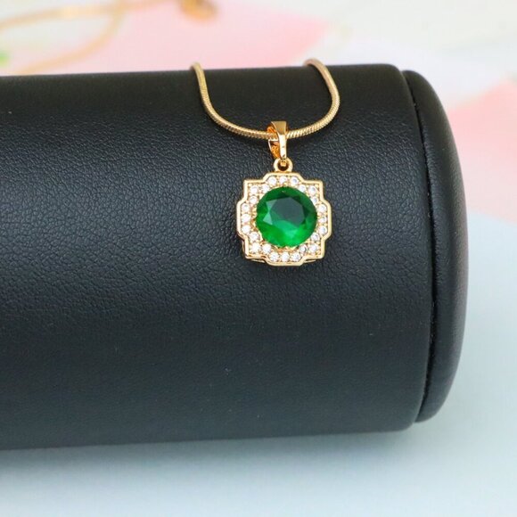 "Green Round-Cut Pendant with Halo in Rose Gold, XPPT1634 - Picture 4 of 13